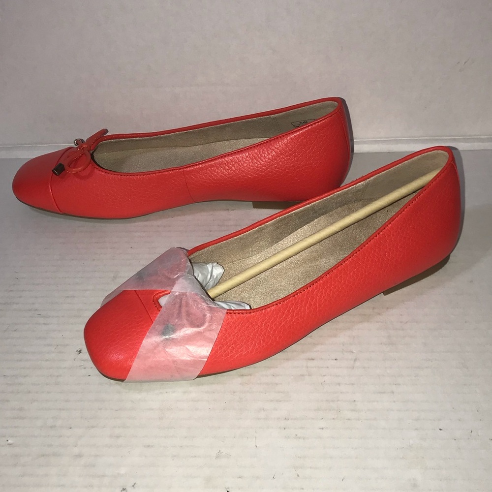 NWB Vionic Klara Cap Toe Flat in Cherry tomato Red Sz 9 Narrow - Picture 3 of 9